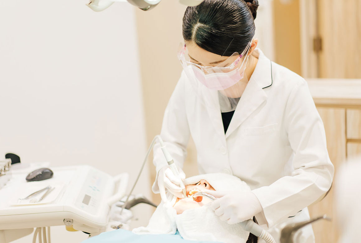 STEP04 歯科衛生士による施術(TBI、PMTC、スケーリング・ルートプレーニングなど)